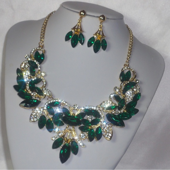 Green Rhinestone Necklace Set (BRIDAL, WEDDING, PROM, QUINCEÑERA,) - Picture 3 of 9